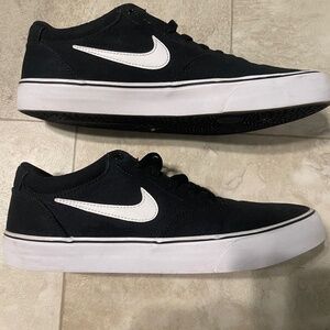 Men’s Nike SB Chron 2 Black and White